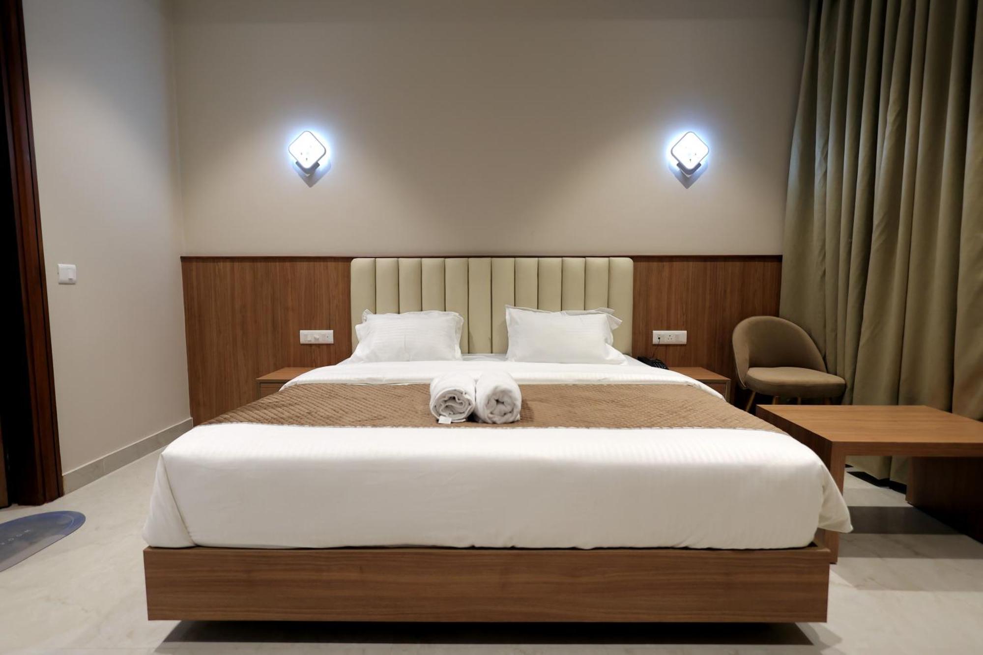 Hotel Regal Palm โมราดาบัด ภายนอก รูปภาพ