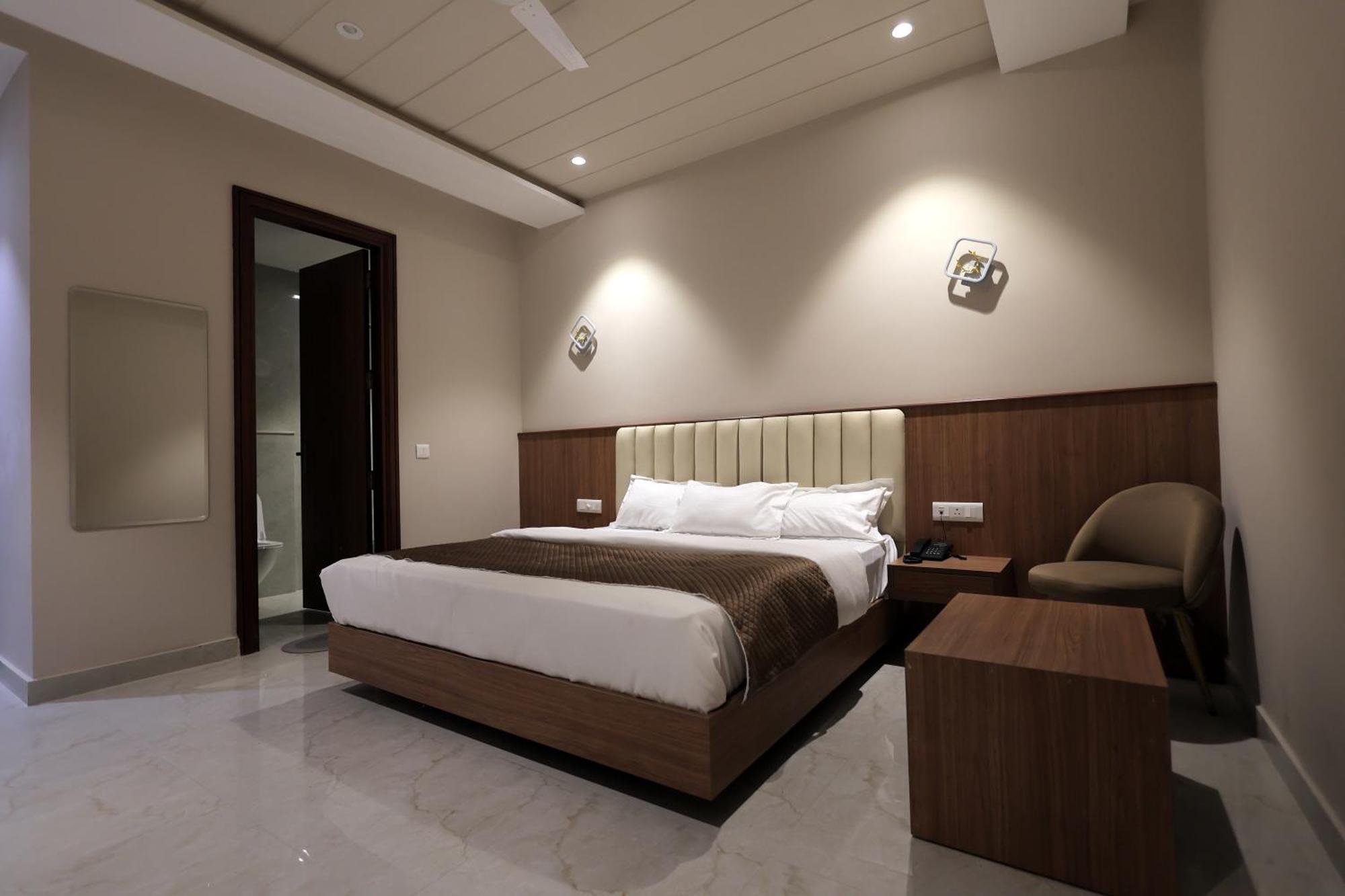 Hotel Regal Palm โมราดาบัด ภายนอก รูปภาพ